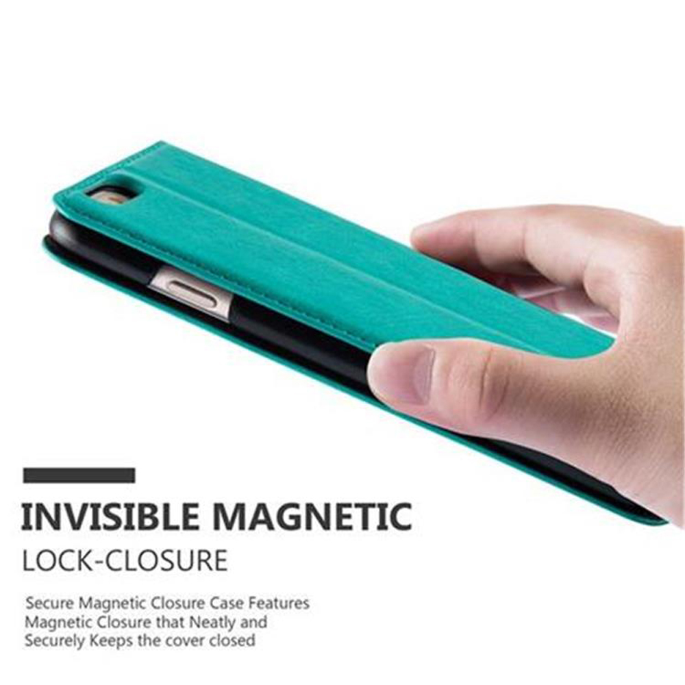 Una mano tiene una custodia a flip turchese con chiusura magnetica.