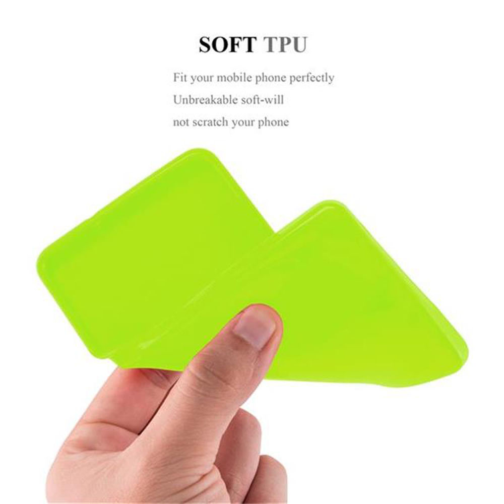 Una mano tiene una custodia per telefono in TPU morbido verde brillante.