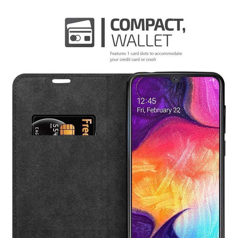 Schwarzes Wallet-Handyhülle mit einer Karte und einem Smartphone. 12:45 Uhr.