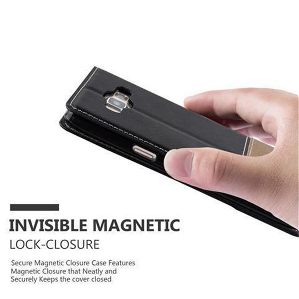 Schwarze Handyhülle mit Magnetverschluss wird von einer Hand gehalten.