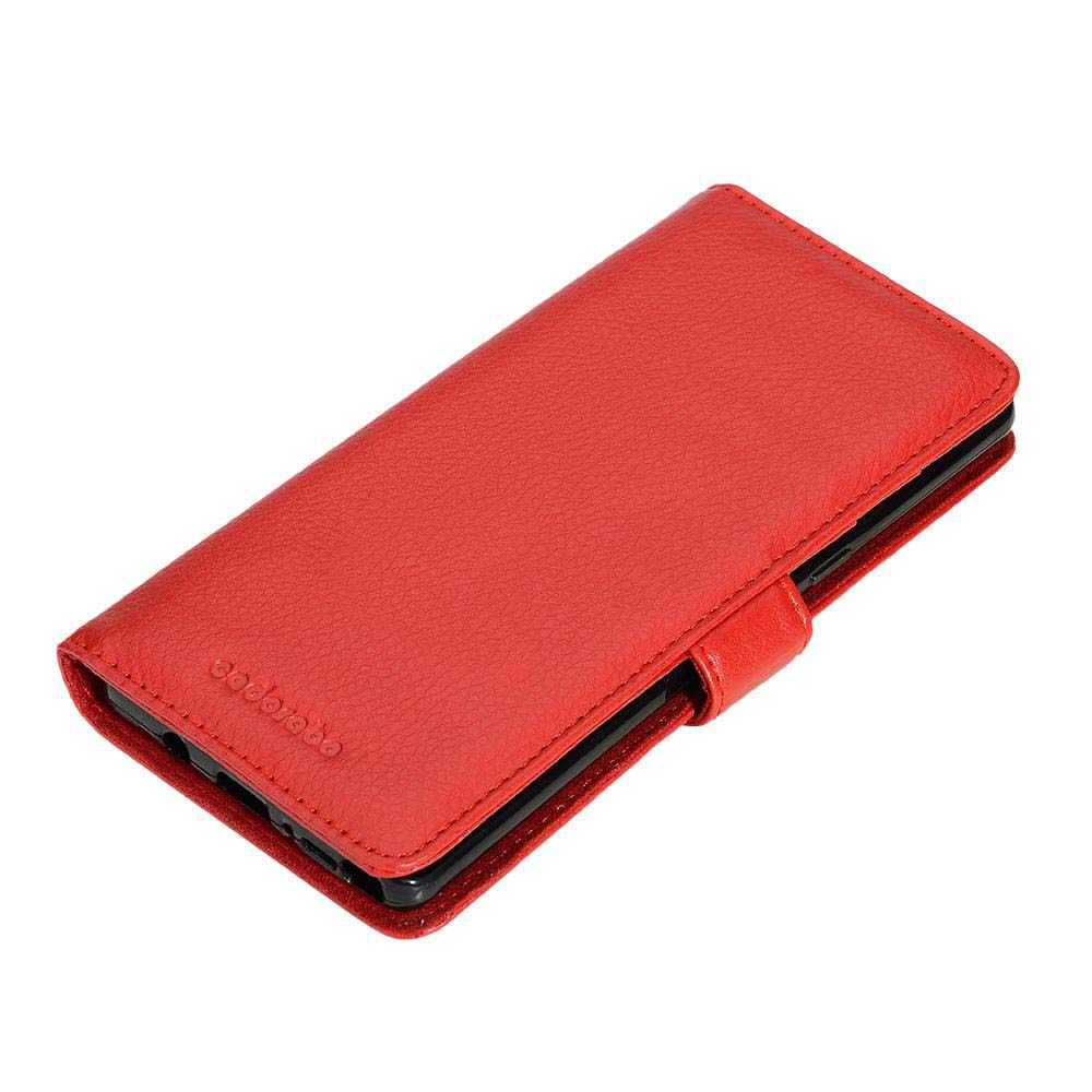 Ein rotes Lederetui für ein Smartphone, das geschlossen ist.