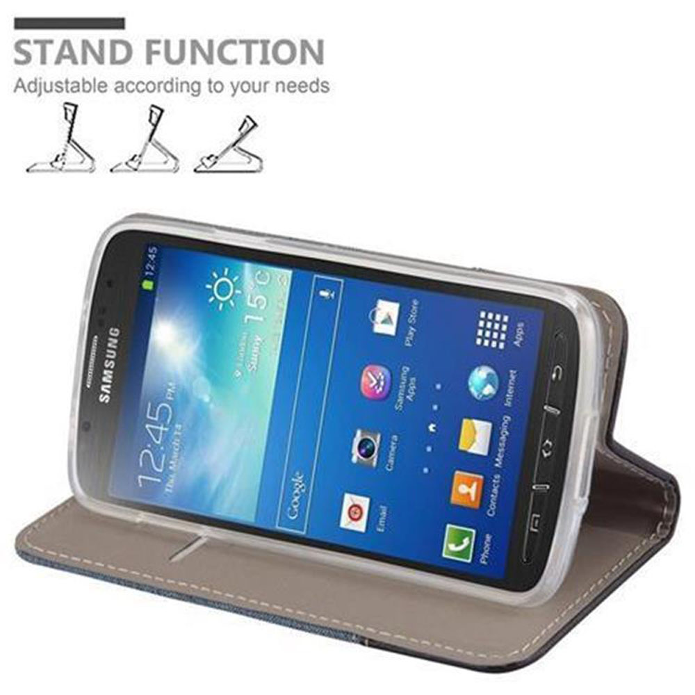 Smartphone Samsung in custodia marrone con funzione stand, mostra schermata principale.
