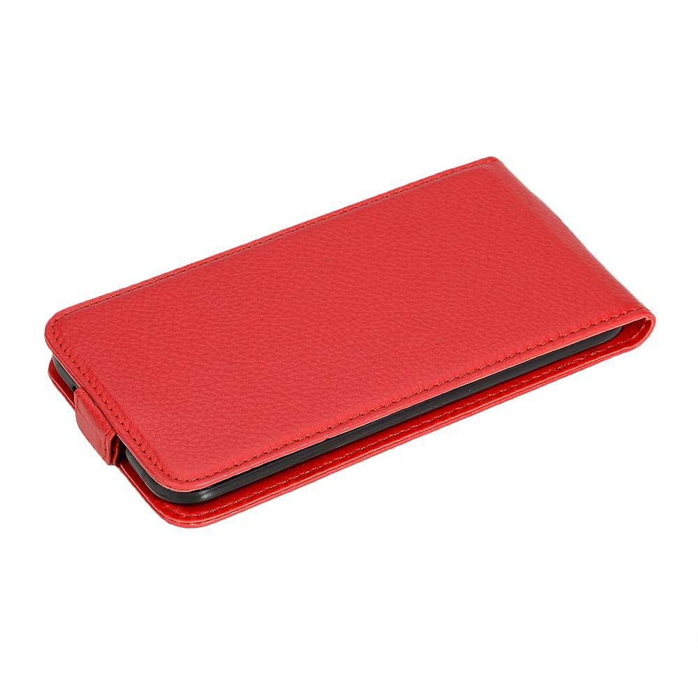 Una custodia per telefono rossa chiusa è mostrata su sfondo bianco.