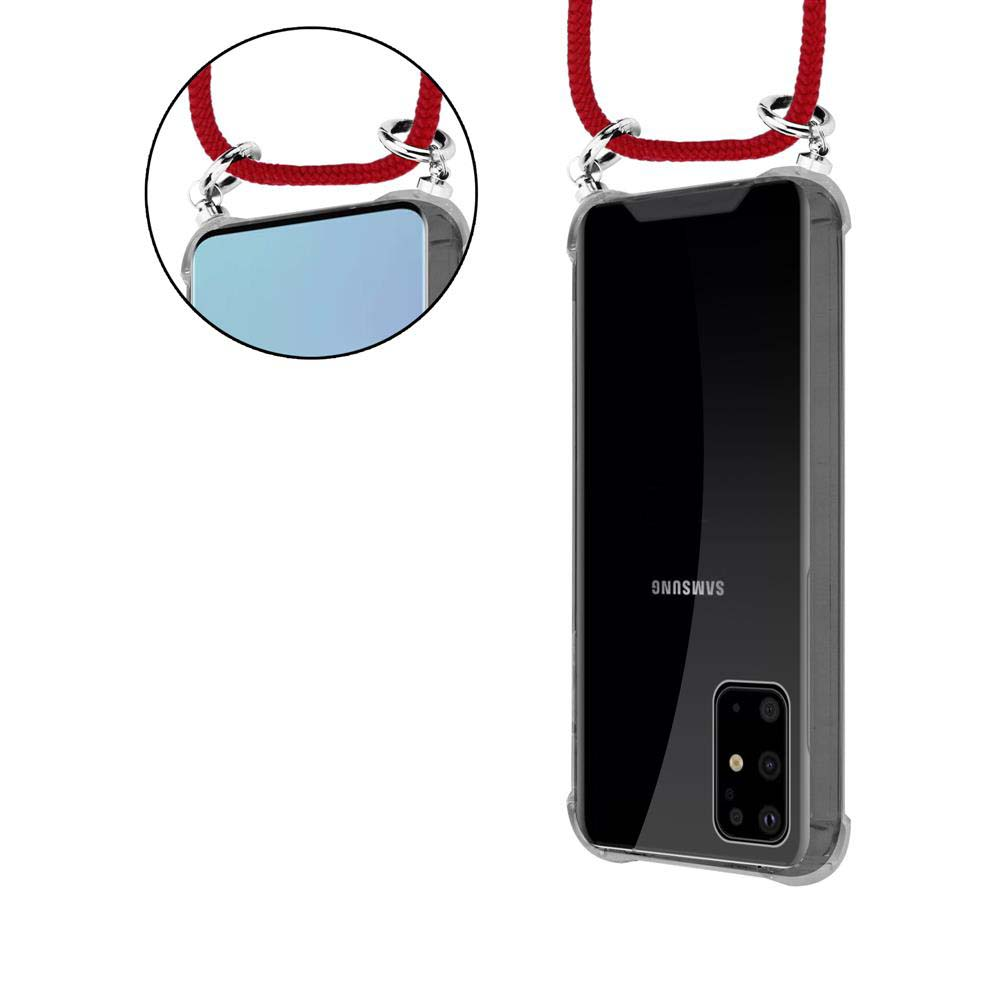 Uno smartphone in custodia trasparente con laccetto rosso.