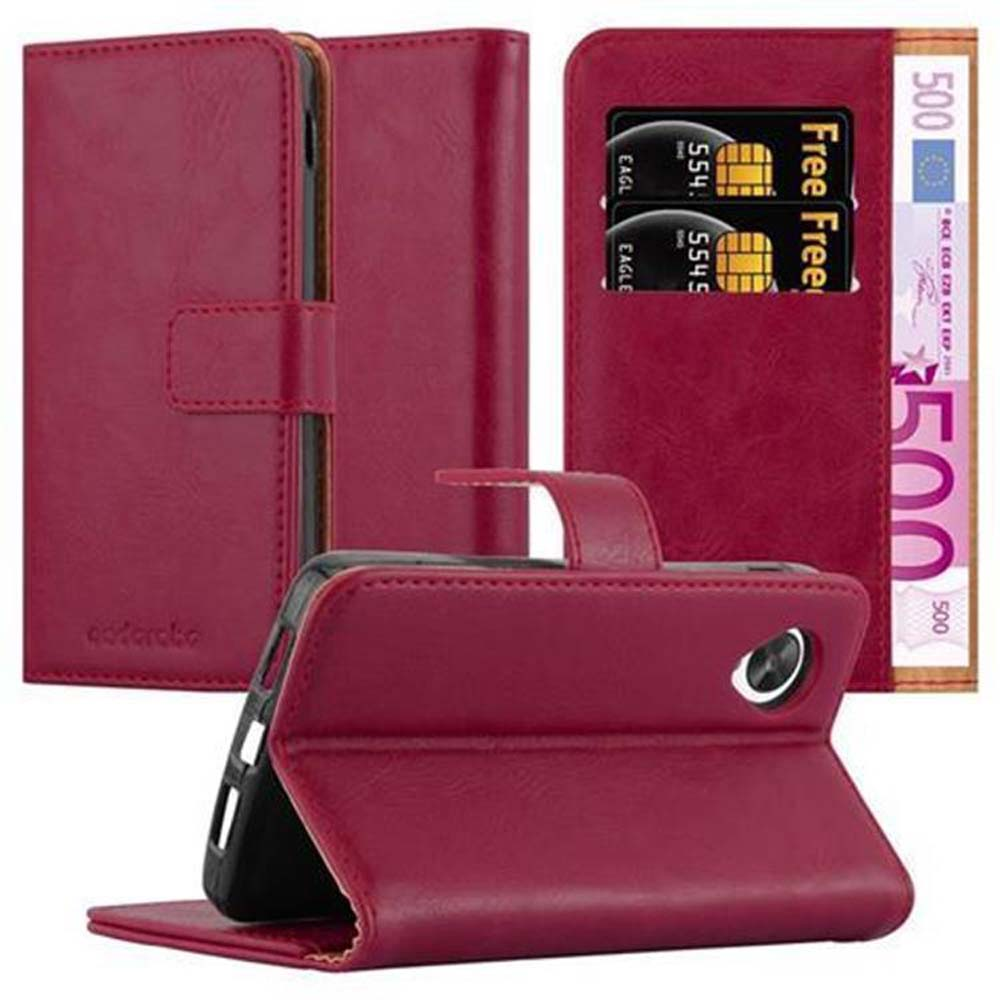 Funda roja de cuero para móvil con ranuras para tarjetas y billete de 500€.
