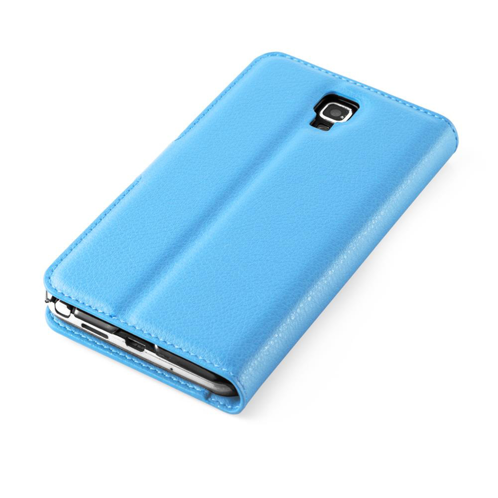 Ein hellblaues Handy-Flipcase aus Lederimitat mit einer Naht und Kamerahalterung.