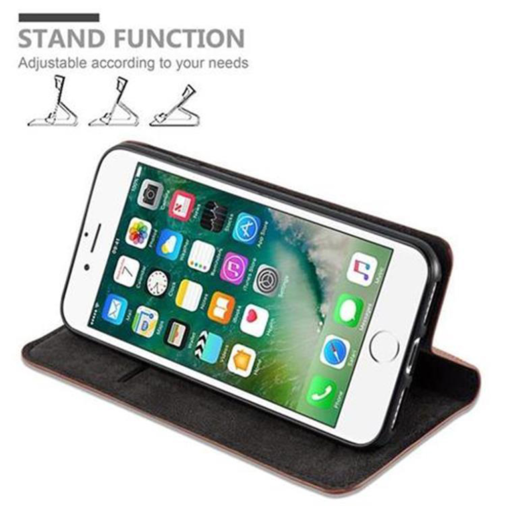 Uno smartphone in una custodia marrone che mostra la funzione stand in più angolazioni.