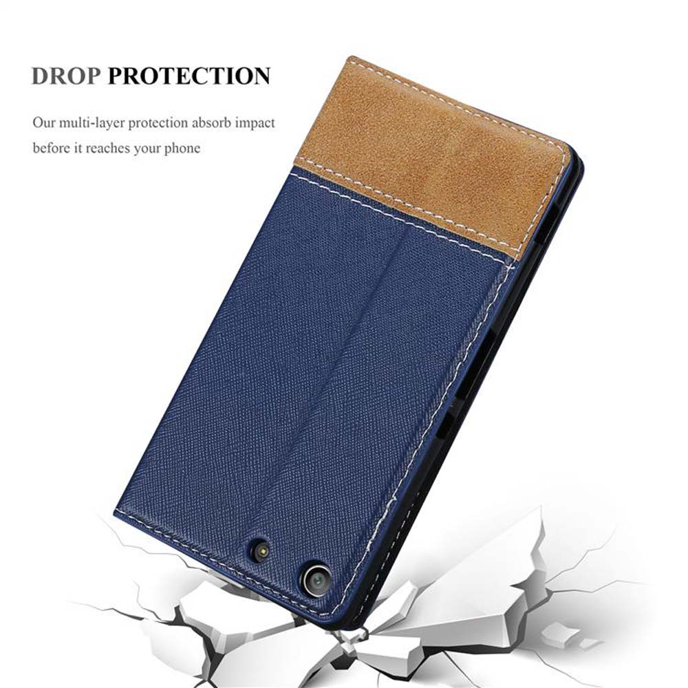 Funda de teléfono azul con parte superior marrón, cayendo sobre blanco roto.