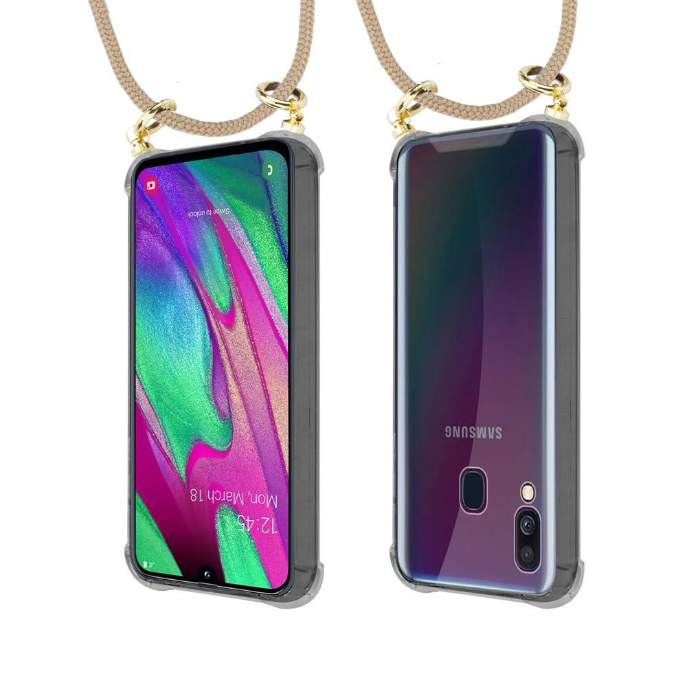 Due telefoni Samsung con cordino, uno con schermo bloccato, uno che mostra il retro.