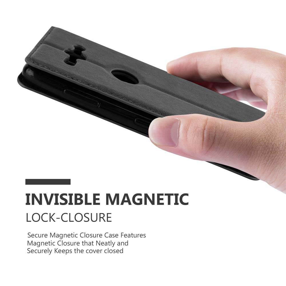 Una mano tiene una custodia per telefono nera con chiusura magnetica.