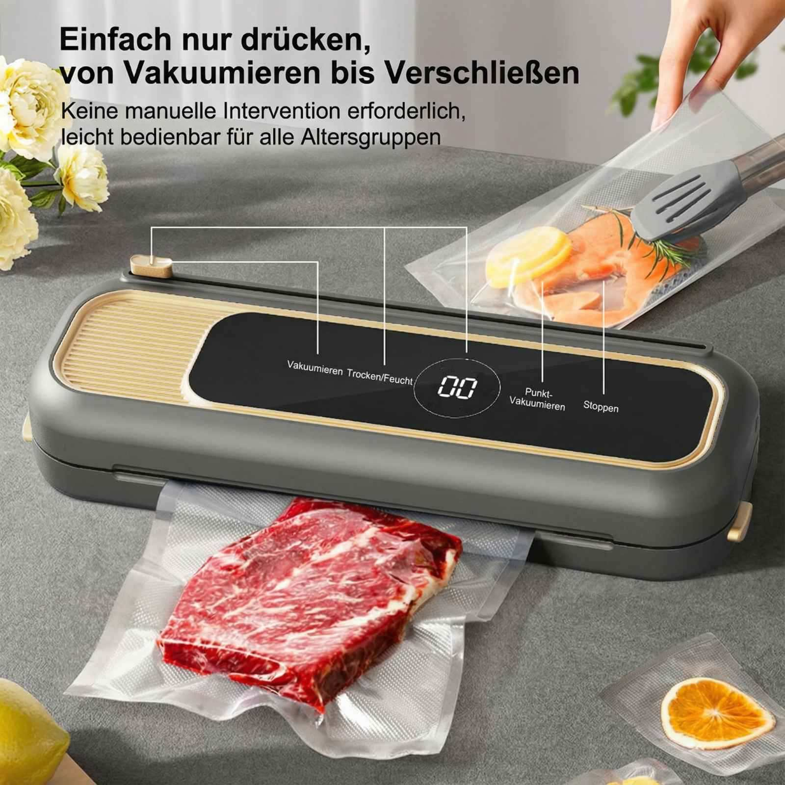 Ein Vakuumiergerät mit rohem Fleisch und Lachs im Beutel, mit Beschriftungen.