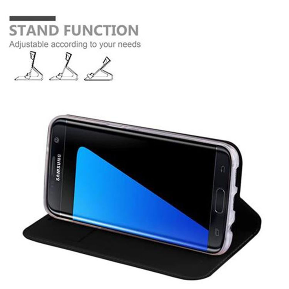 Uno smartphone Samsung in una custodia nera, sollevato come supporto.