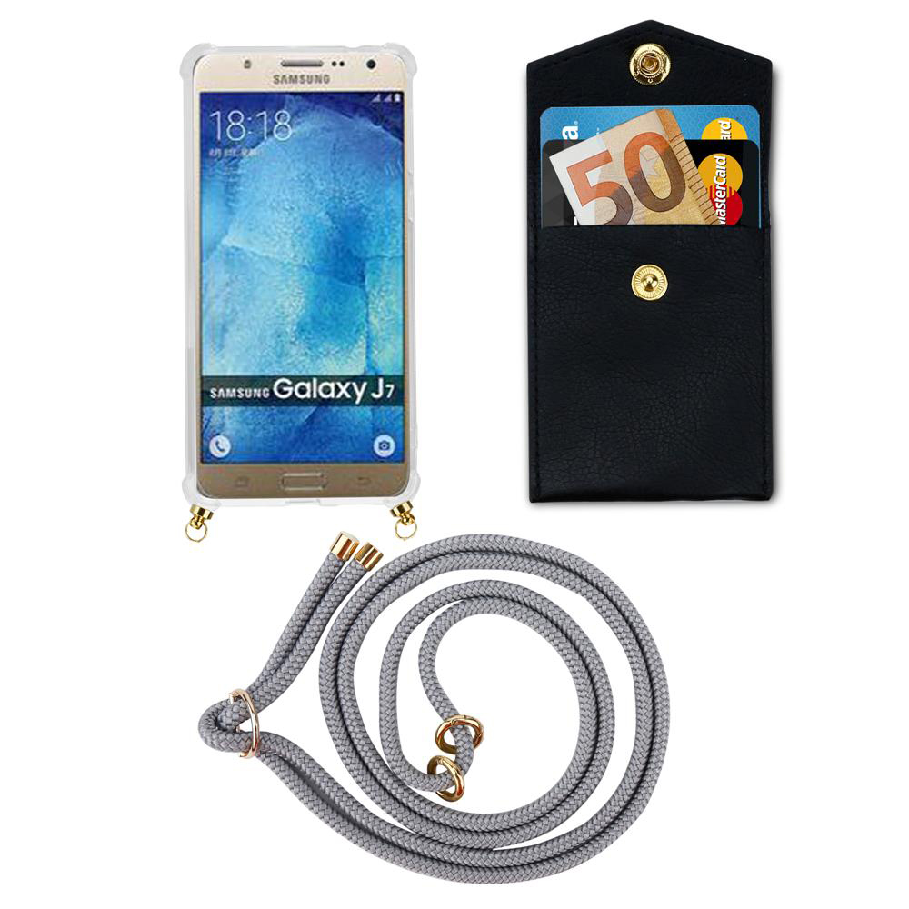 Un telefono Samsung Galaxy J7, un portafoglio nero con contanti e carte, e un cordino grigio.