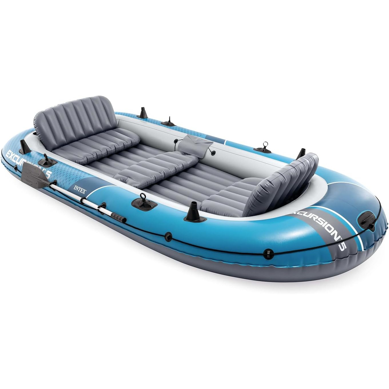 Ein blaues Schlauchboot mit grauen Sitzen und Paddel auf weißem Hintergrund.