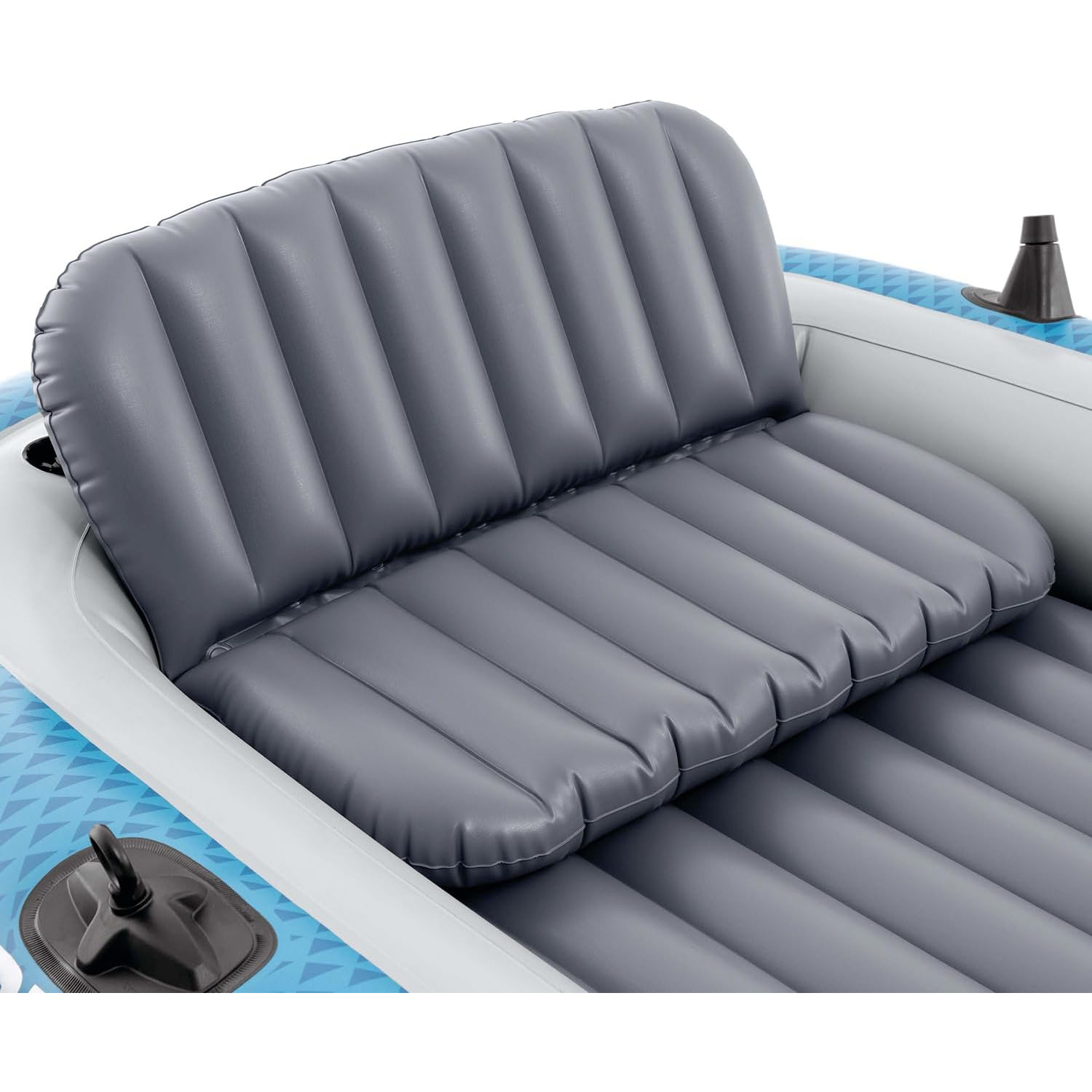 Aufblasbares graues Sitzkissen mit Rückenlehne in einem Schlauchboot.