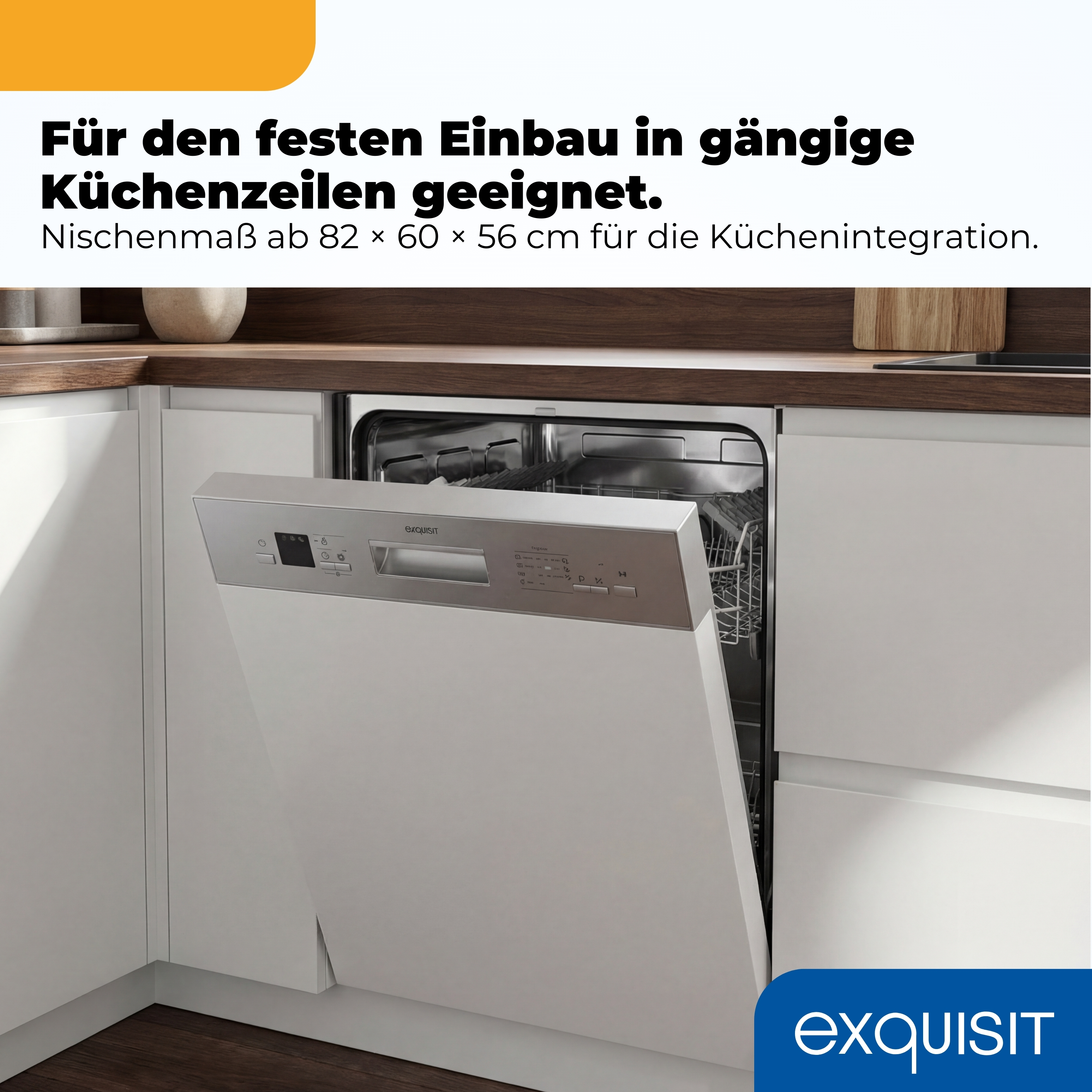Einbaugeschirrspüler mit offener Tür in einer weißen Küche.