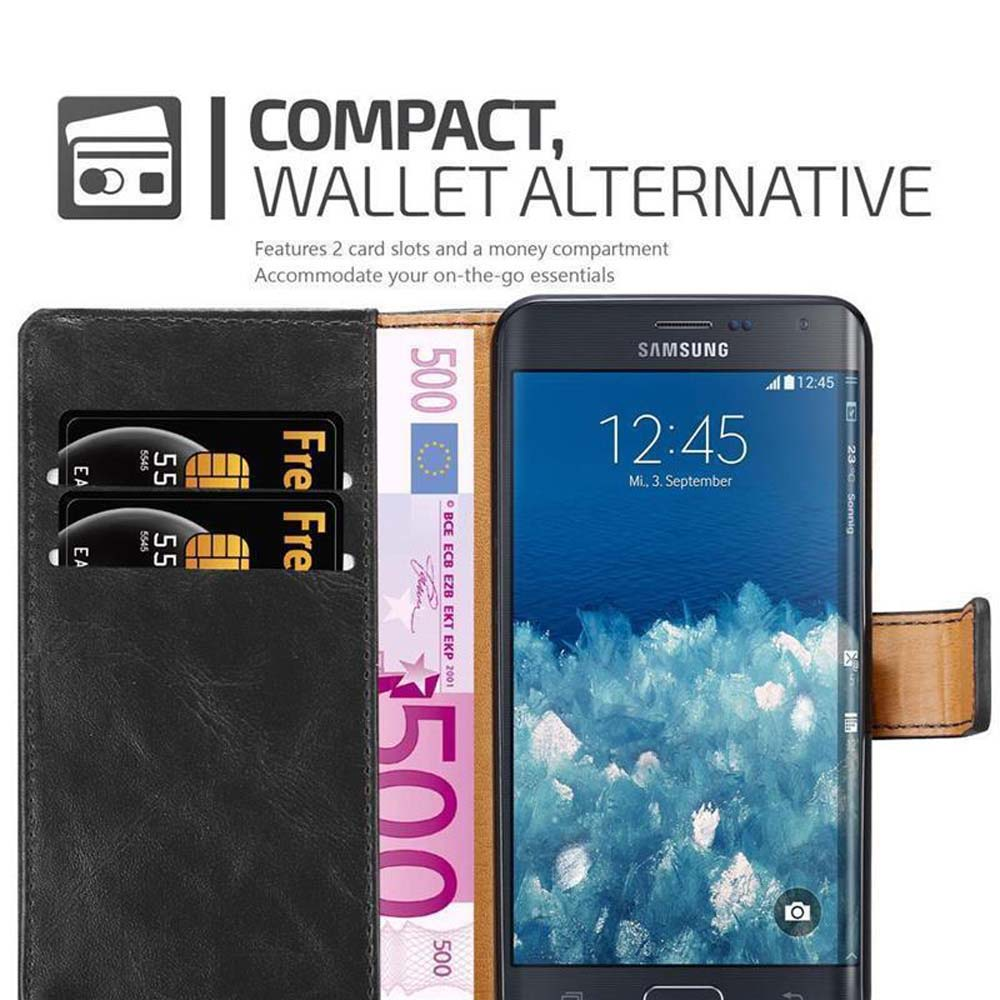 Una custodia a portafoglio nera con due fessure per carte e una banconota da 500 euro accanto a uno smartphone.