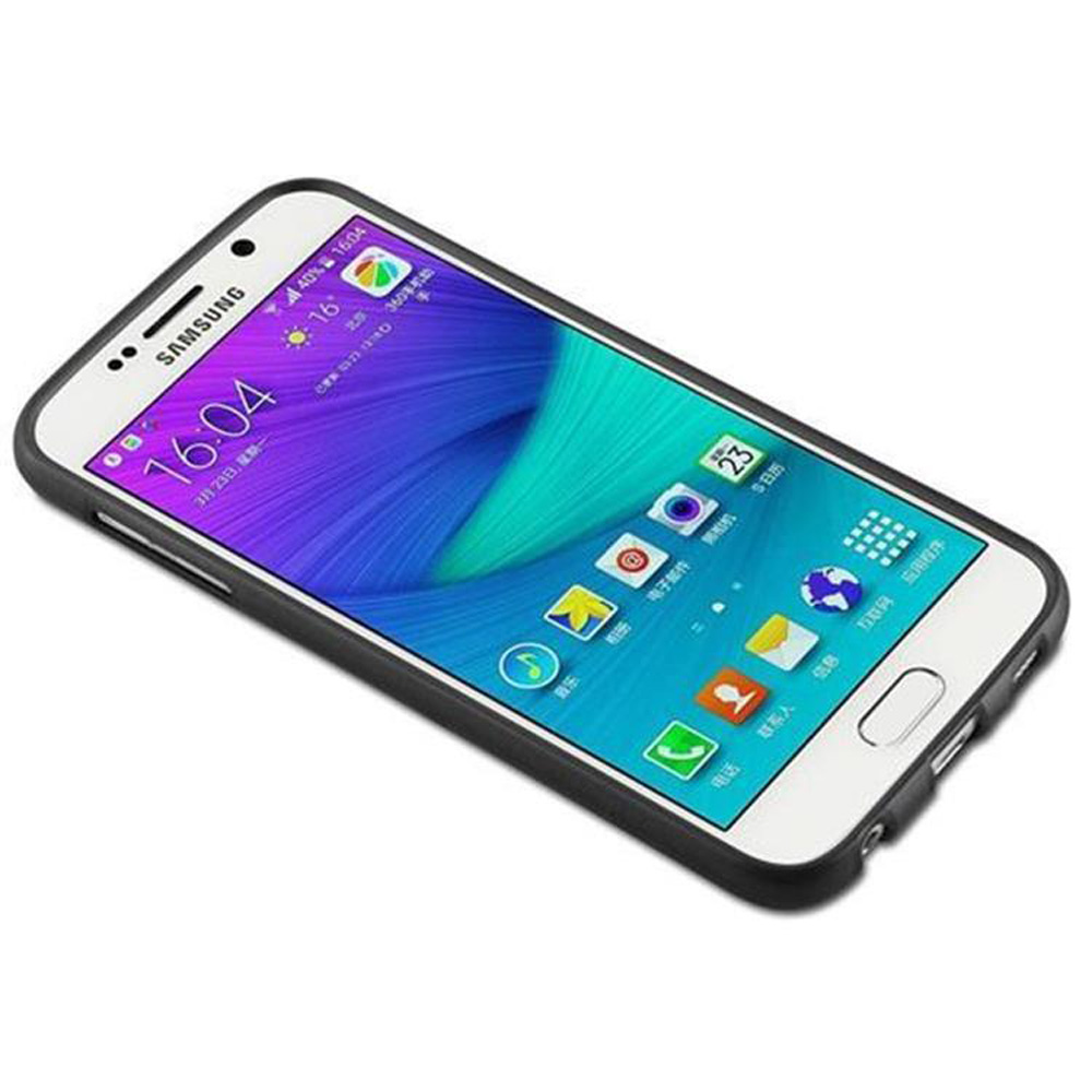Uno smartphone Samsung in custodia nera mostra app sul suo schermo.