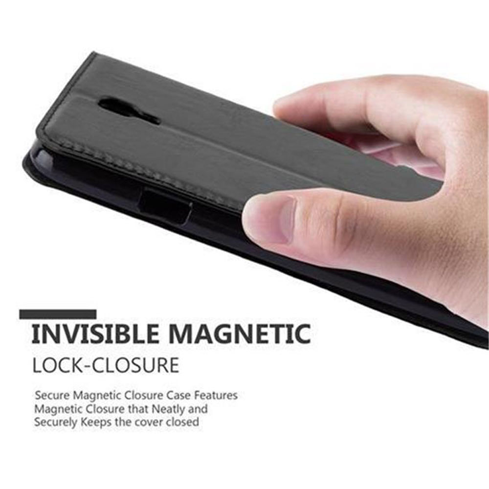 Schwarze Handyhülle mit magnetischem Verschluss, von einer Hand gehalten.