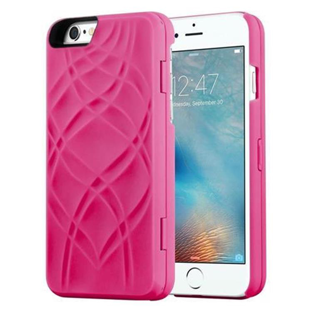 Una custodia rosa per iPhone con motivo a onde accanto a un iPhone.