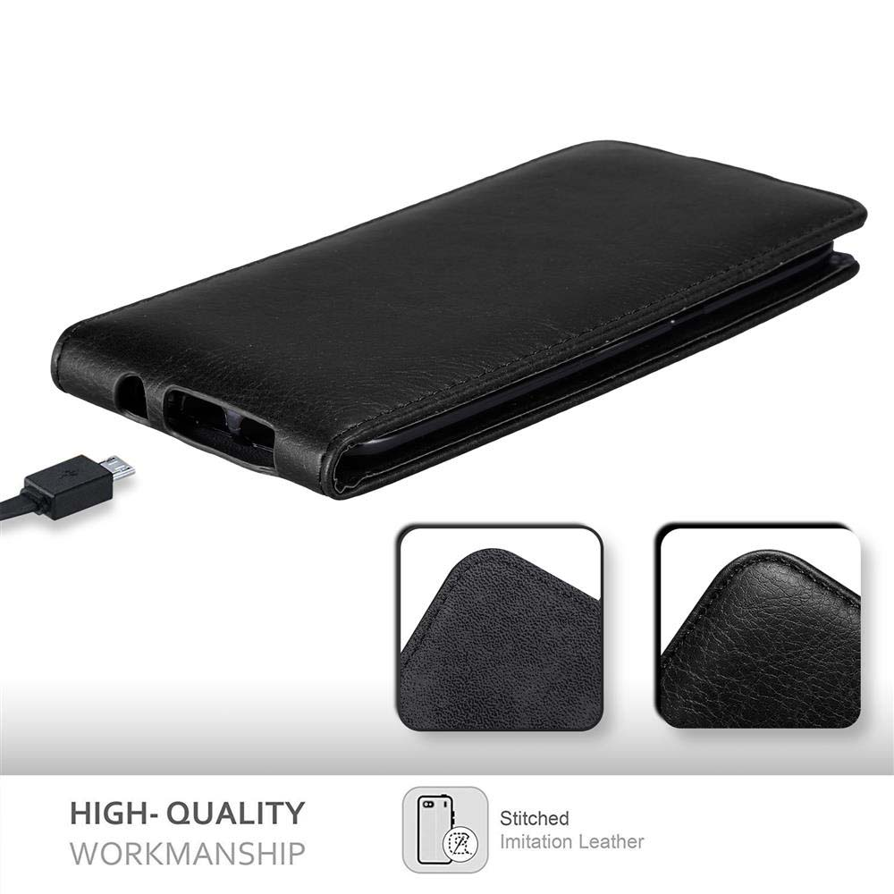 Schwarzes Handycover mit Ladeanschluss. Detailansicht zeigt Nähte.