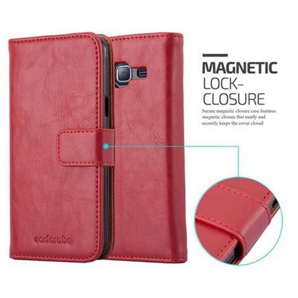 Custodia rossa per telefono con chiusura magnetica. Dettaglio di cuciture e fotocamera.
