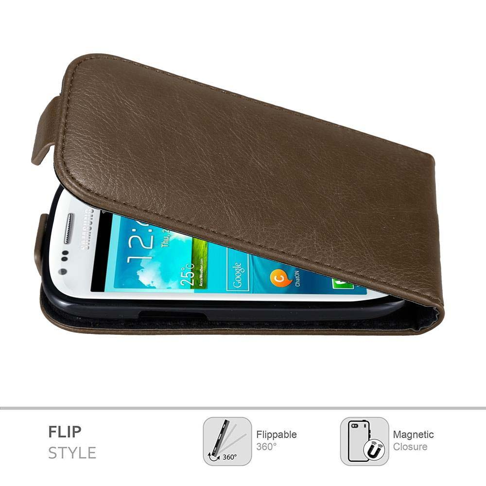 Braune Lederhülle für Smartphone mit klappbarem Deckel und magnetischem Verschluss.