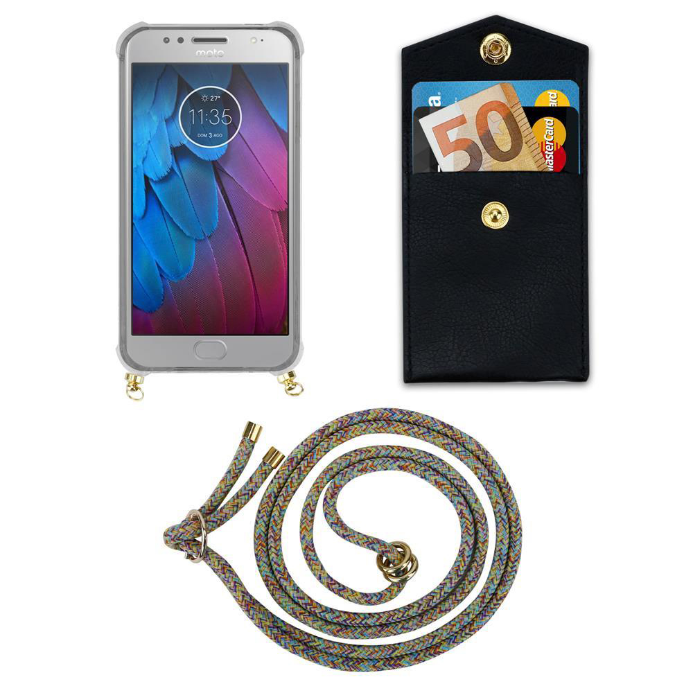 Uno smartphone in custodia, un porta-carte nero e una tracolla colorata.