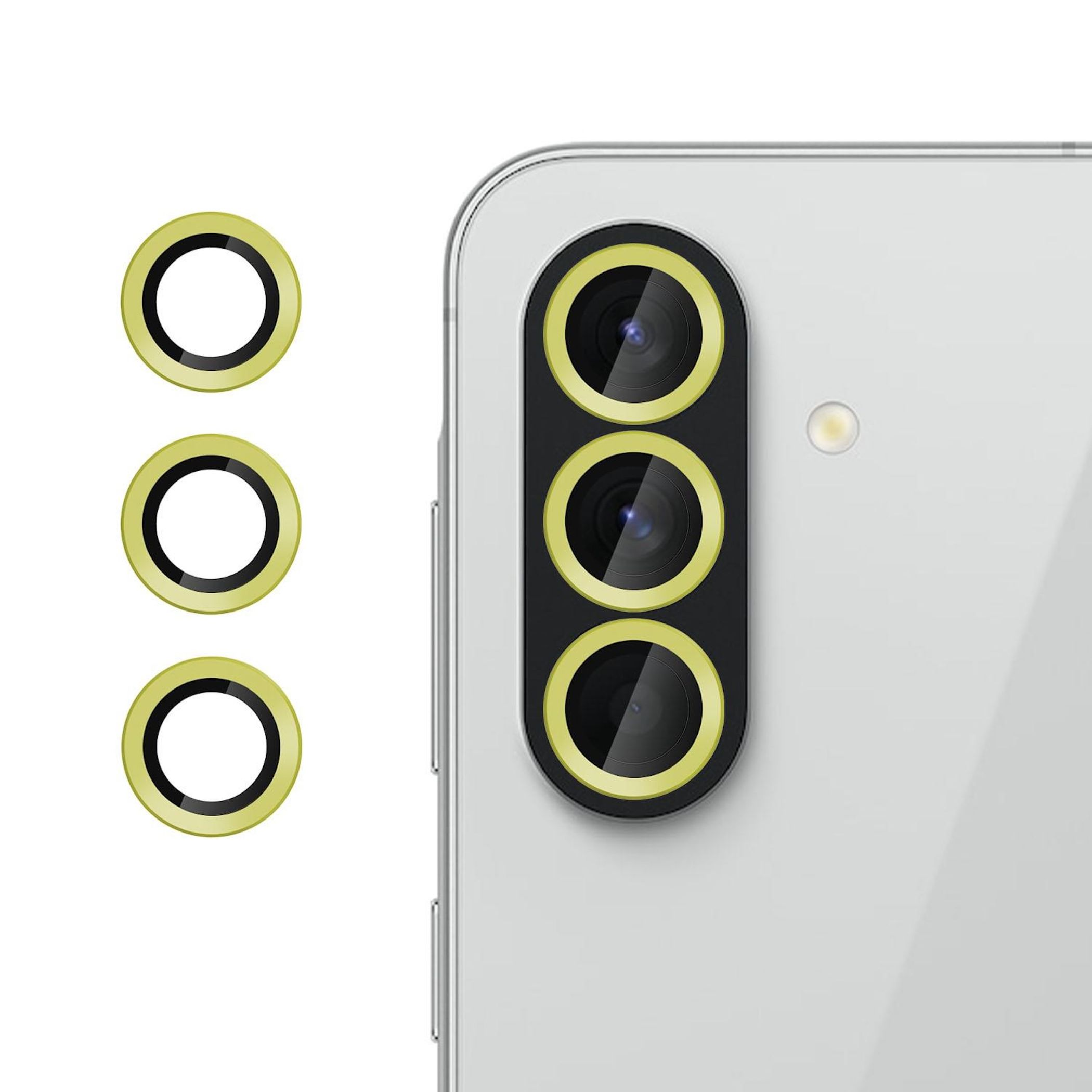 Tre anelli gialli accanto a una fotocamera del telefono con tre anelli.