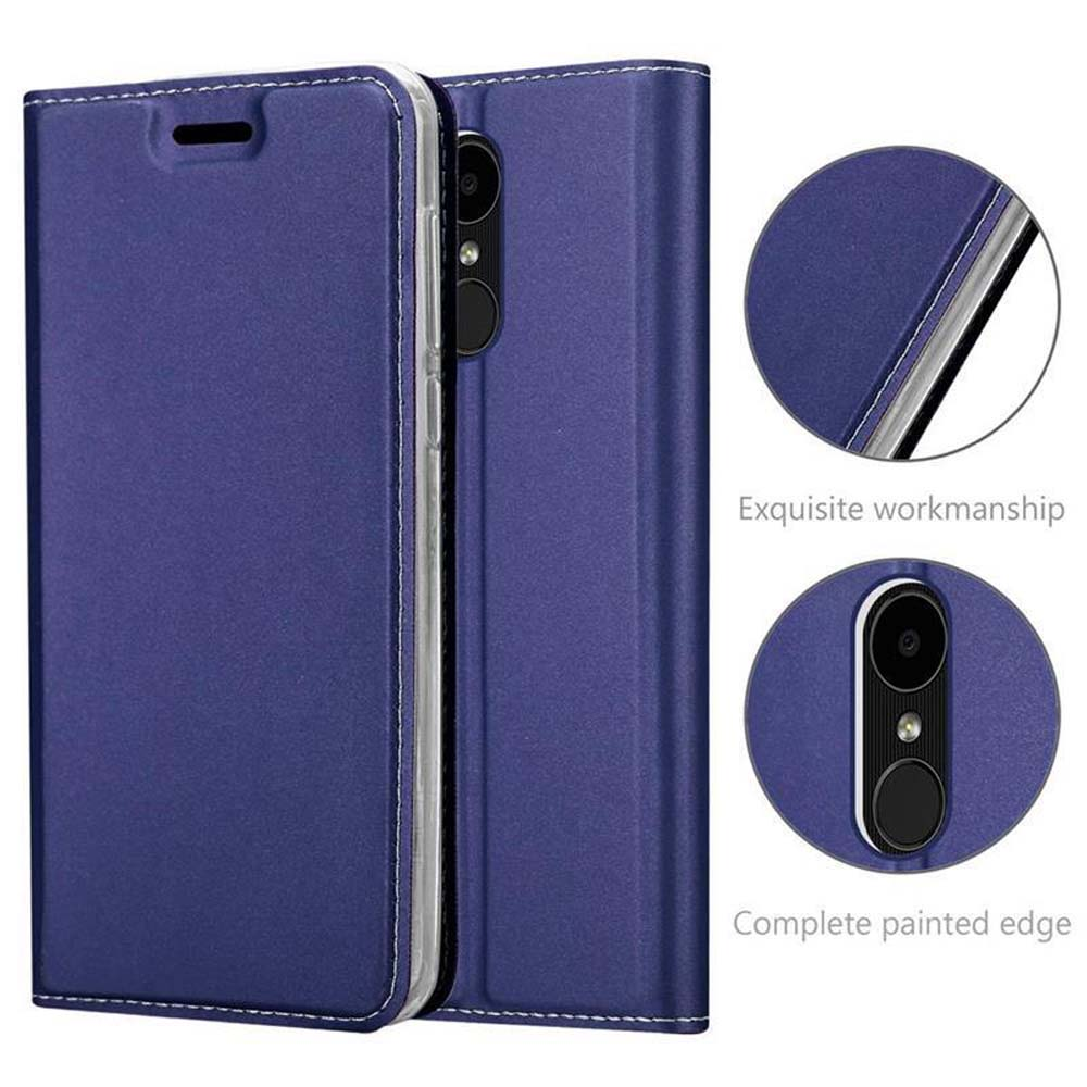Custodia per telefono blu con cuciture e ritaglio per obiettivo fotocamera.
