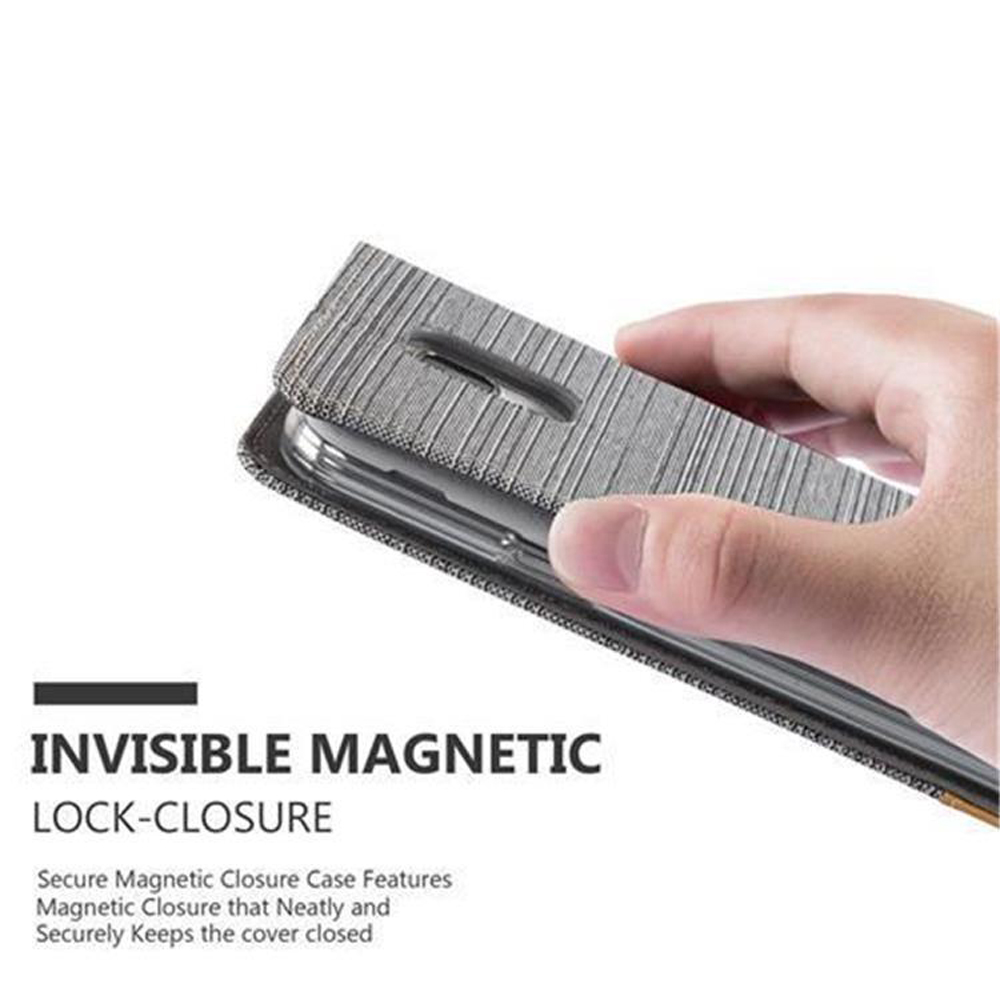 Hand hält eine graue Handyhülle mit magnetischem Verschluss.