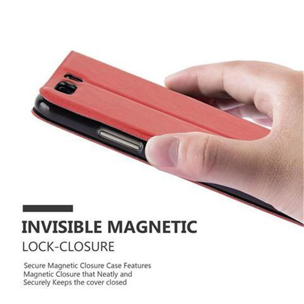 Custodia per telefono rossa con chiusura magnetica, tenuta da una mano.