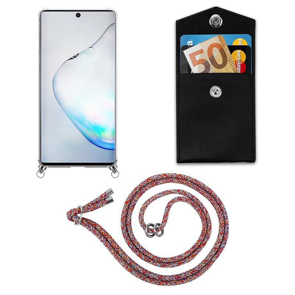 Ein Smartphone mit Hülle, eine schwarze Tasche mit 50-Euro-Schein und Karte, und eine Kordel.