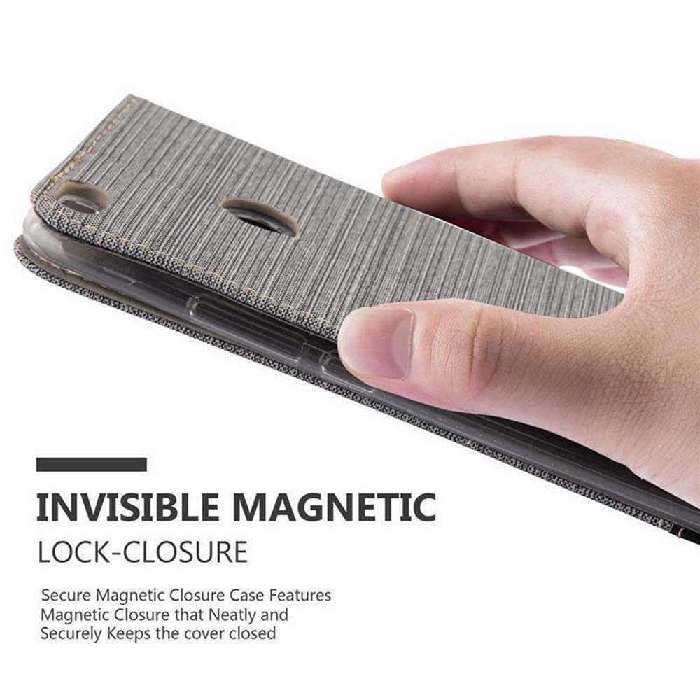 Custodia grigia per telefono con chiusura magnetica tenuta da una mano.
