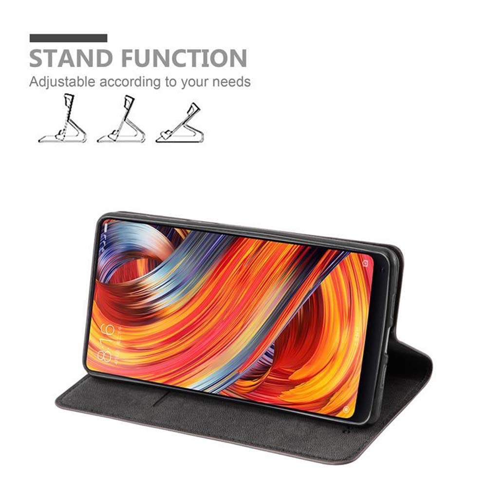 Uno smartphone in una custodia nera con uno sfondo colorato. Funzione stand.