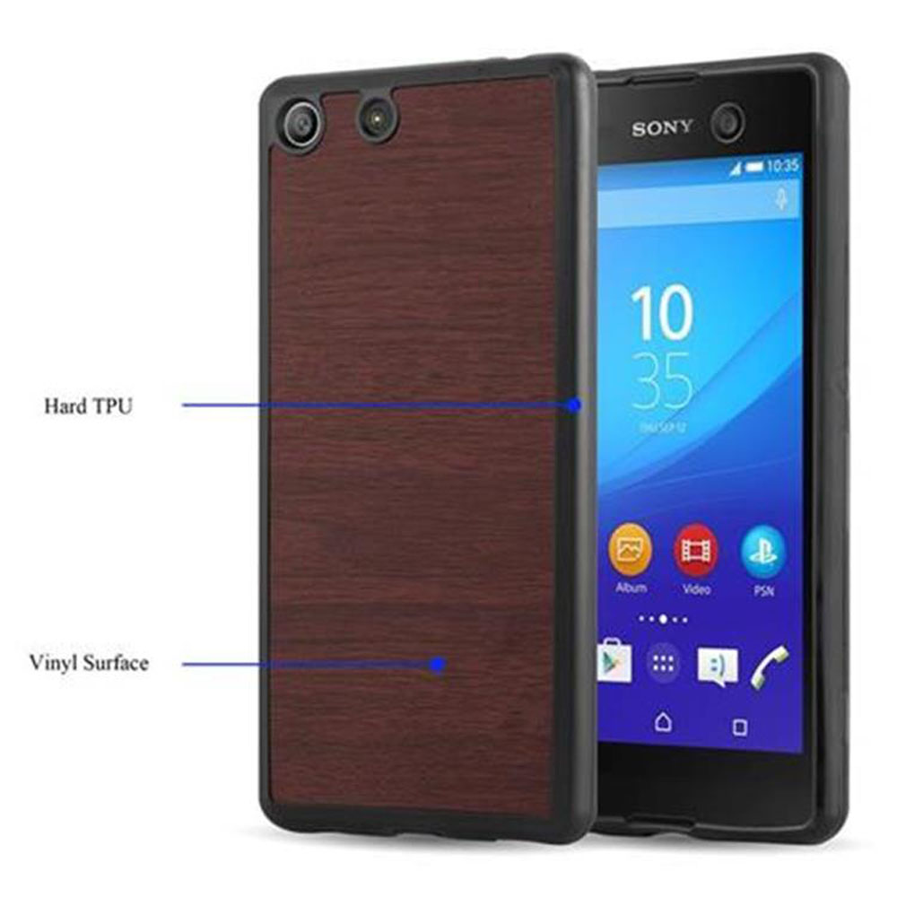 Se muestra un teléfono Sony con funda de madera. La pantalla muestra la hora e íconos de apps.