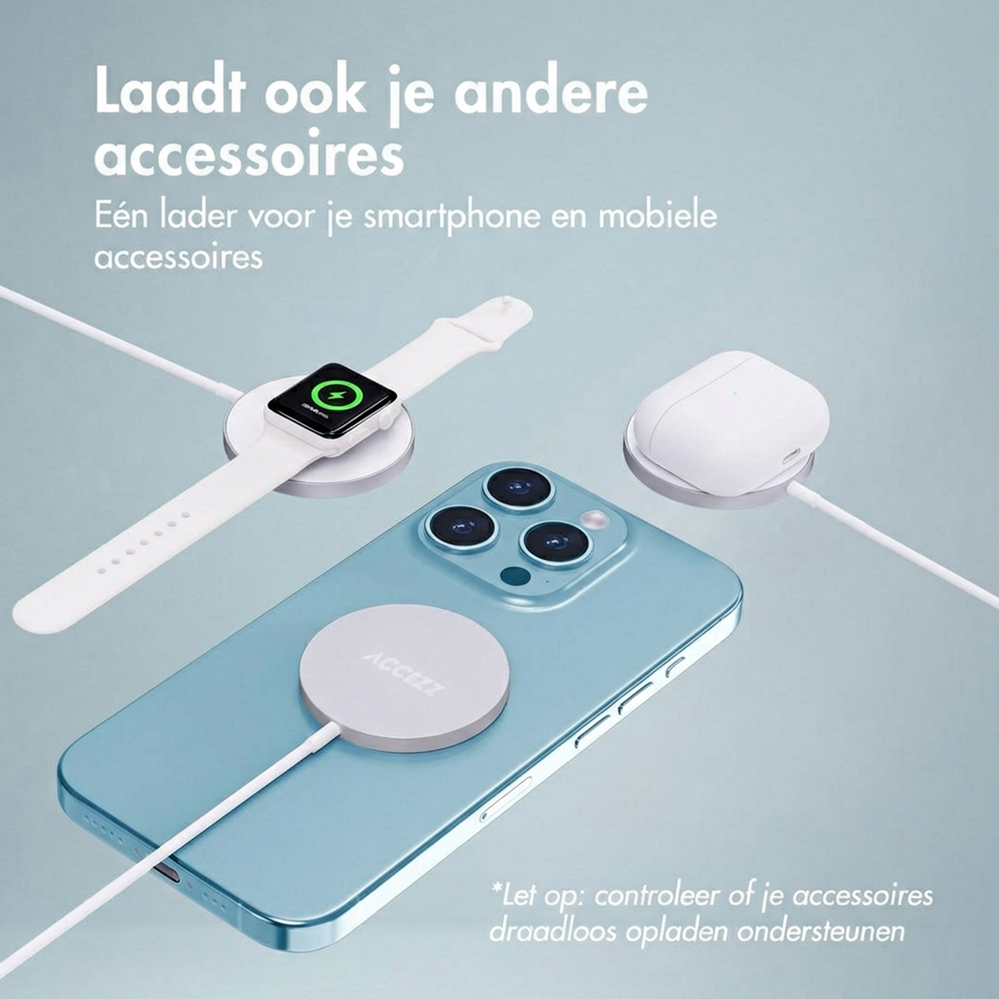 Een blauwe smartphone, witte smartwatch en witte oordopjes laden draadloos op.