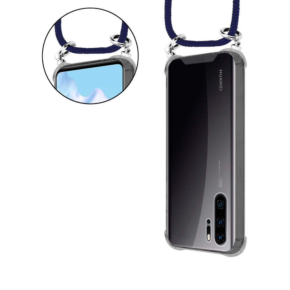 Ein durchsichtiger Handykoffer mit einem blauen Band, der an einem Huawei-Telefon befestigt ist.