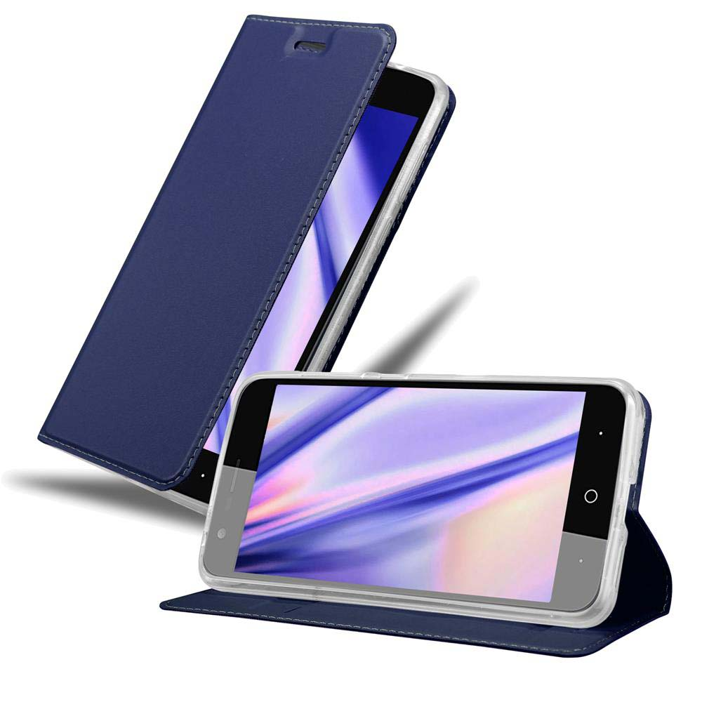 Un smartphone azul con tapa abatible abierta sobre fondo blanco.