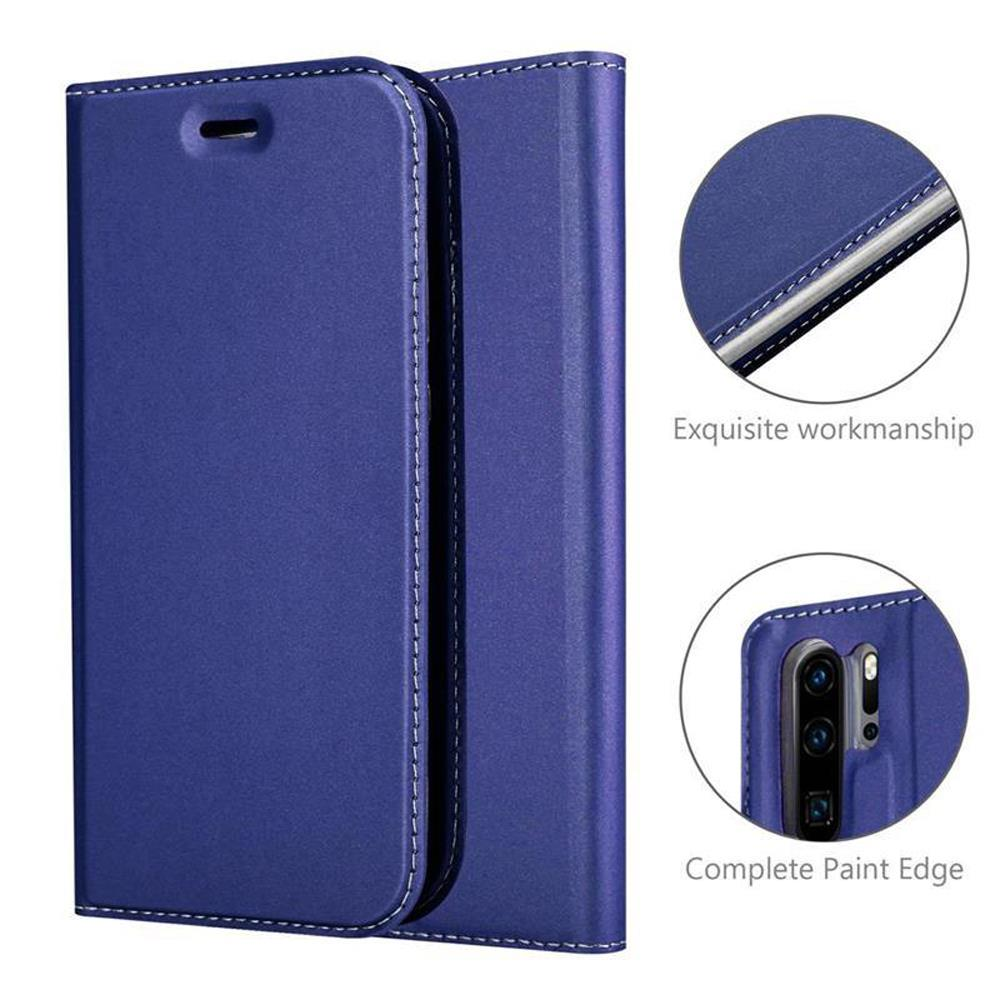 Ein blauer Handy-Flipcase mit weißen Nähten, Nahaufnahmen zeigen die Handwerkskunst.