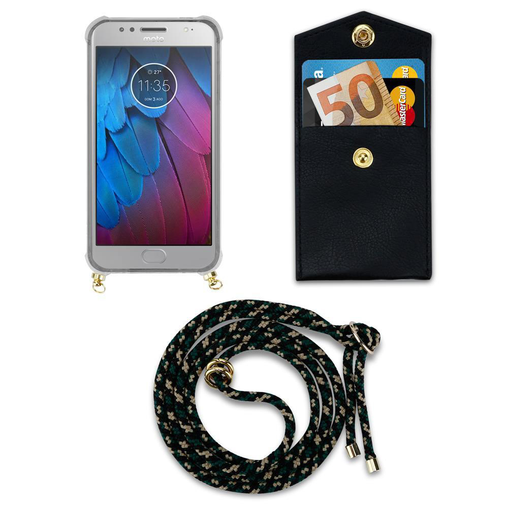 Uno smartphone in custodia, un portafoglio nero con soldi e carte, e un cordino.