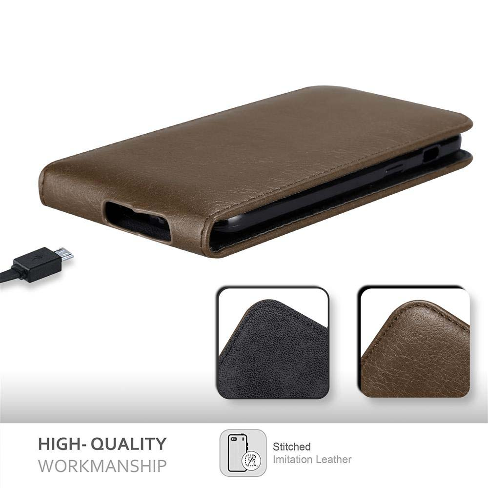 Custodia in pelle marrone per telefono con cavo USB e primi piani delle cuciture.