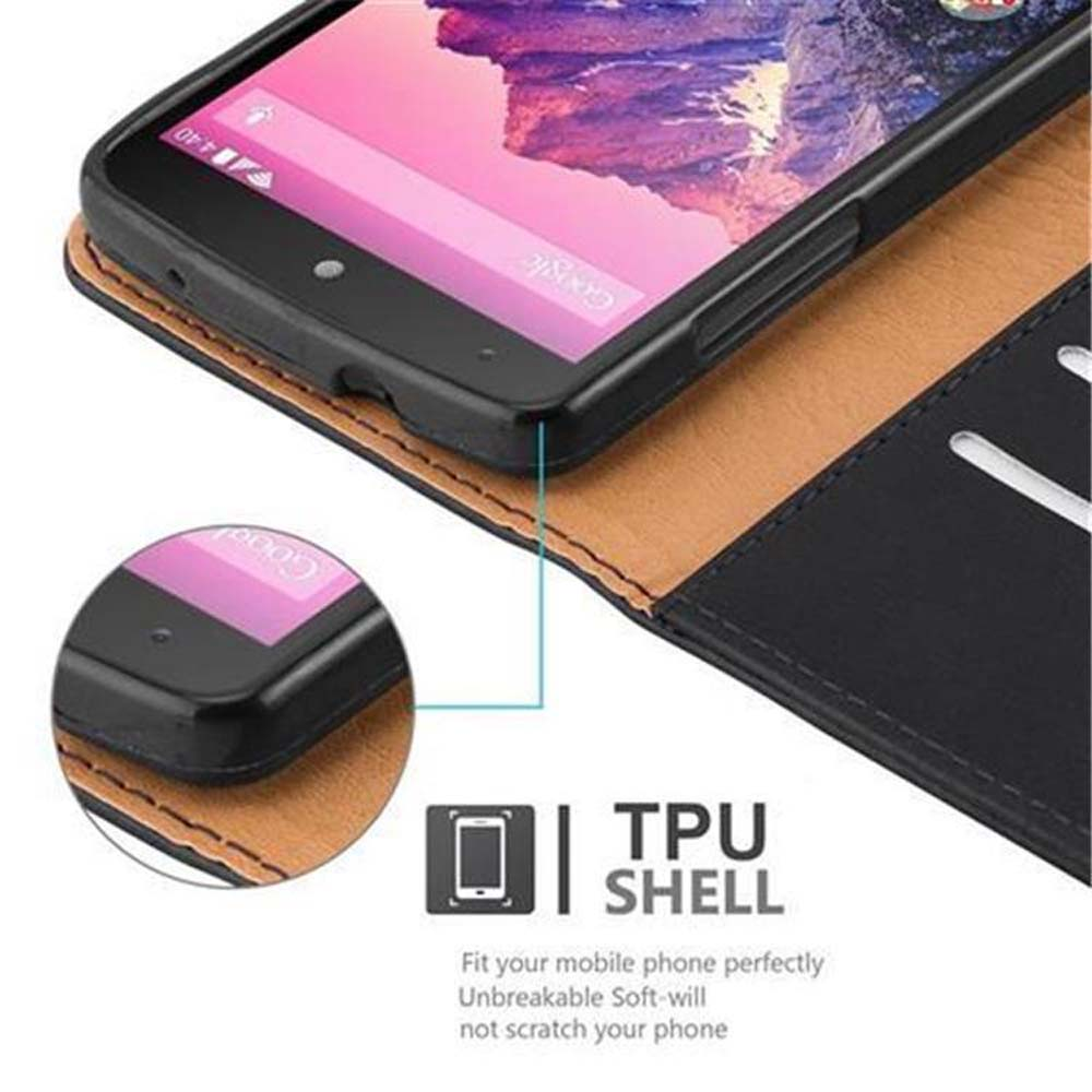 Un teléfono móvil negro en una funda de cuero marrón con texto.