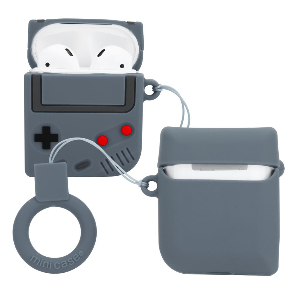Graue Hülle in Gameboy-Optik für Kopfhörer mit geöffnetem Deckel und sichtbaren Ohrhörern.