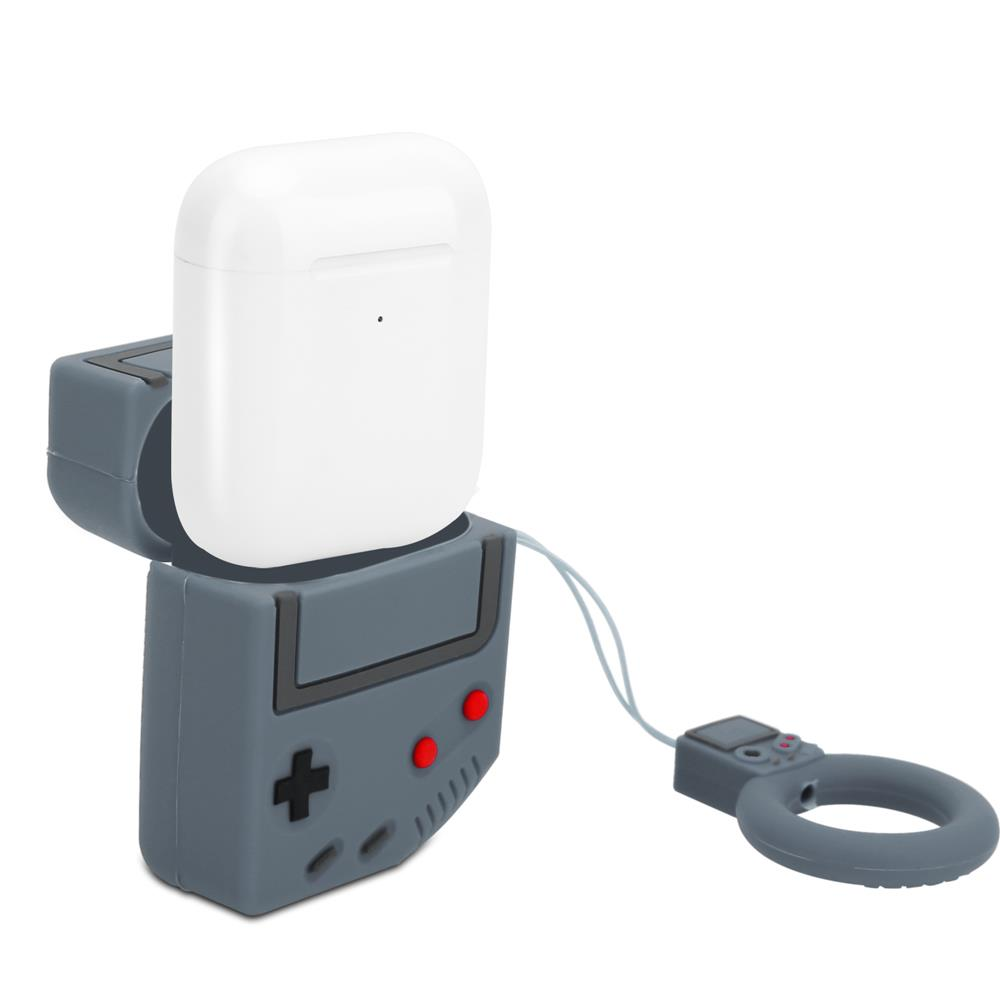 Ein weißes AirPod-Ladeetui in einer grauen Hülle im Stil eines Gameboys.