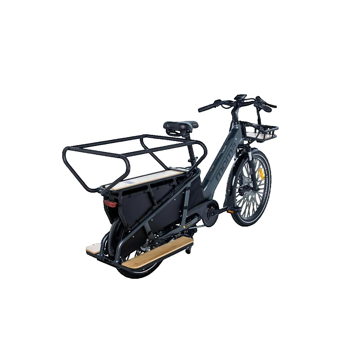 Graues Lastenrad mit großem Gepäckträger hinten und Korb vorne.