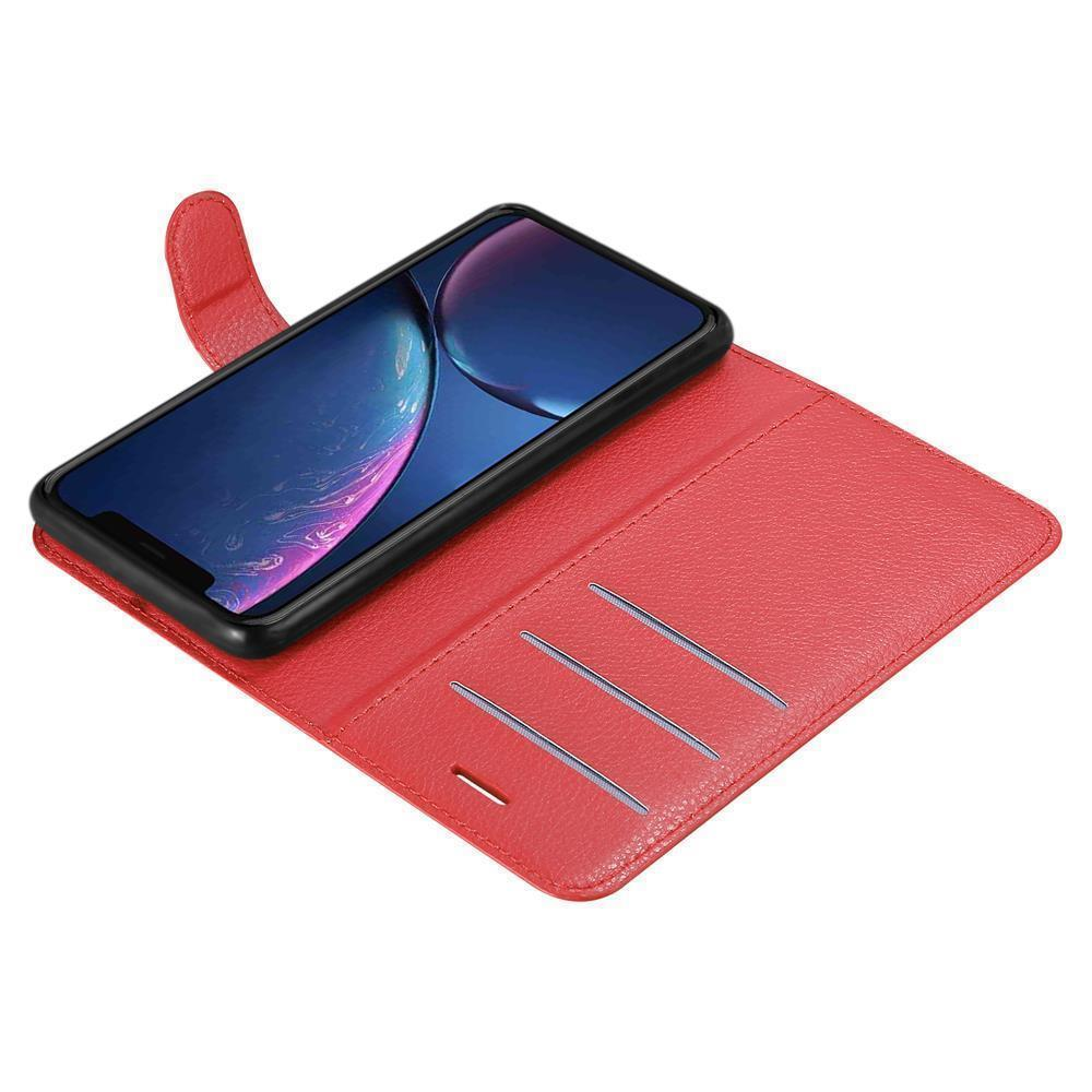 Custodia rossa per telefono con slot per carte e uno smartphone.