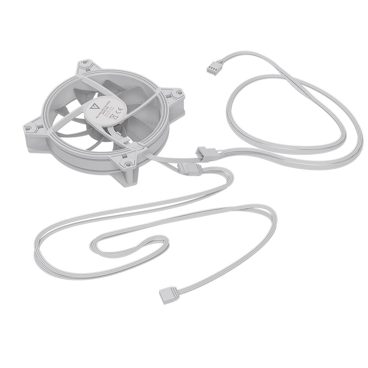 Biały wentylator komputerowy z kablami na białym tle.