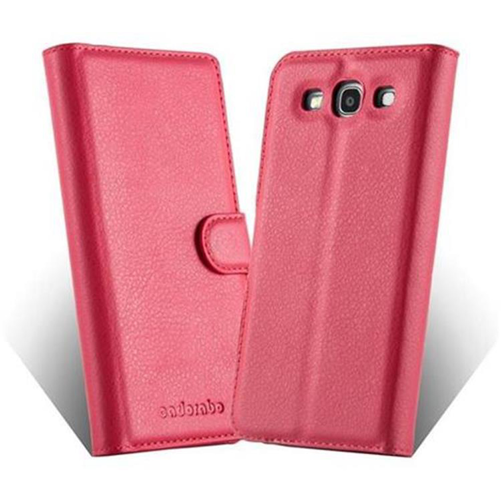 Ein pinkes Flip-Case für ein Smartphone, geöffnet, mit Kameraaussparung.