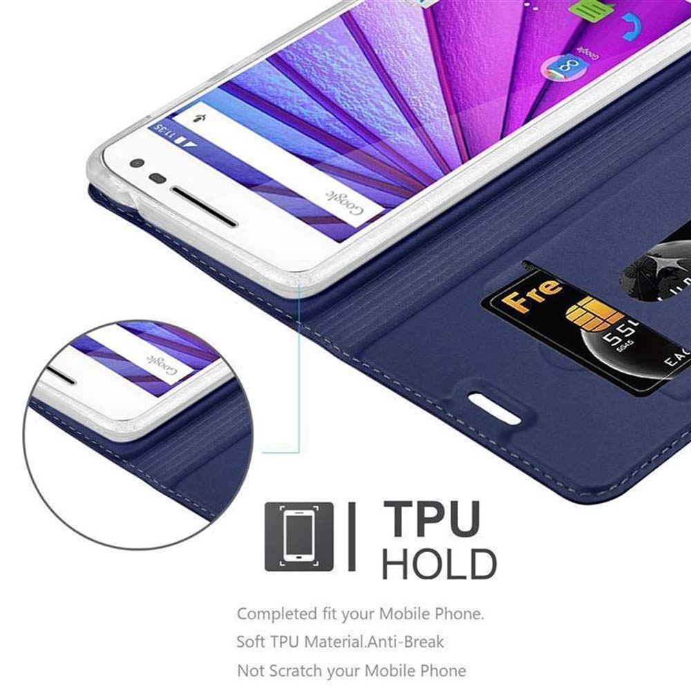 Uno smartphone in una custodia blu con slot per carte, che mostra un display a fantasia viola.